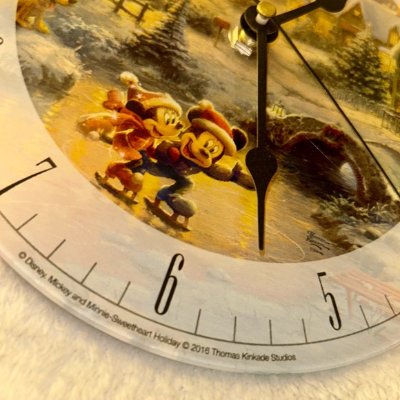 Thomas Kinkade 2016 Disney Mickey & Minnie Sweetheart Holiday Glass Wall Clock - Picture 2 of 5